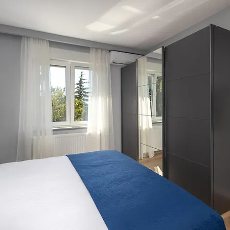 Blue Allure Apartment *