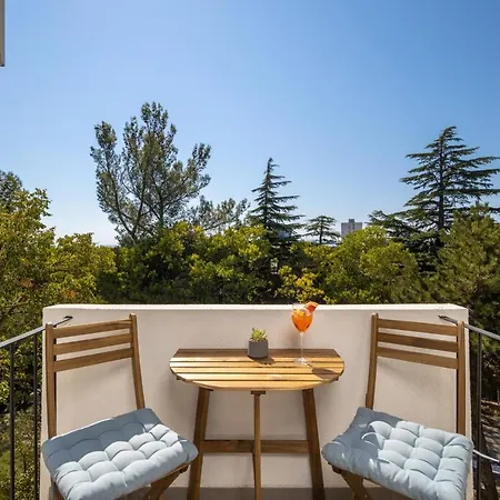 Blue Allure Apartment *